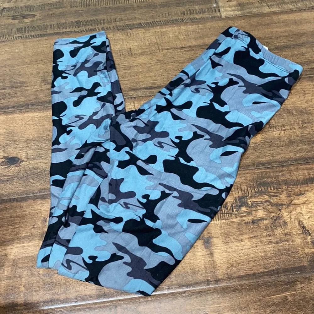 Women’s camo leggings - Picture 1 of 3